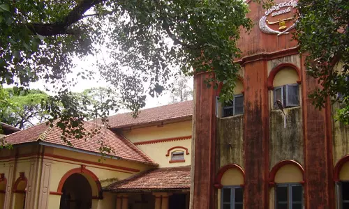 ജോസഫ് മുണ്ടശേരിയെയും പവനനെയും തഴഞ്ഞ് സാഹിത്യ അക്കാദമിയുടെ ചരിത്രപുസ്തകം ജോസഫ് മുണ്ടശേരിയെയും പവനനെയും തഴഞ്ഞ് സാഹിത്യ അക്കാദമിയുടെ ചരിത്രപുസ്തകം