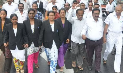 ജഡ്ജി നിയമനം: തെലുങ്കാന- ആന്ധ്ര പ്രദേശ് തര്ക്കം കേന്ദ്രസര്ക്കാരുമായുള്ള ഏറ്റുമുട്ടലിലേക്ക് ജഡ്ജി നിയമനം: തെലുങ്കാന- ആന്ധ്ര പ്രദേശ് തര്ക്കം കേന്ദ്രസര്ക്കാരുമായുള്ള ഏറ്റുമുട്ടലിലേക്ക്