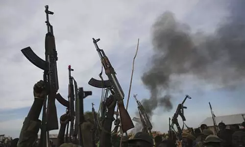 തെക്കന്‍ സുഡാനിലെ എംബസികളില്‍ നിന്ന്  രാജ്യങ്ങള്‍ ഉദ്യോഗസ്ഥരെ തിരികെ വിളിക്കുന്നു