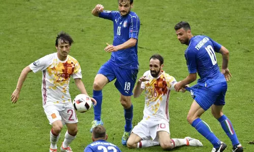 ഇറ്റലിയും കളിച്ചു ഗതിവേഗത്തിന്റെ ഫുട്ബോള്‍