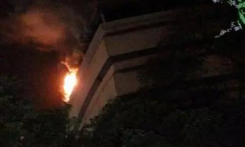 ഡല്‍ഹിയില്‍ വന്‍തീപിടിത്തം; തീ അണയ്ക്കുന്നതിനിടെ ഫയര്‍ഫോഴ്സ് ഉദ്യോഗസ്ഥര്‍ക്ക് പരിക്ക്