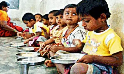 ഓണറേറിയത്തിന്റെ കാര്യത്തില്‍ അനിശ്ചിതത്വം: അംഗനവാടി ജീവനക്കാര്‍ ആശങ്കയില്‍‌