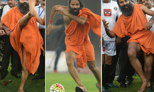 ബാബ രാംദേവ് ഫുട്ബോള് കളിക്കാനിറങ്ങിയപ്പോള്... ബാബ രാംദേവ് ഫുട്ബോള് കളിക്കാനിറങ്ങിയപ്പോള്...