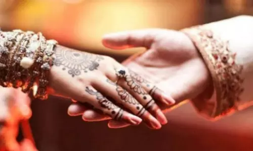 പൊന്നും പണവുമല്ല, വരന് സ്ത്രീധനം ആര്യവേപ്പ് പൊന്നും പണവുമല്ല, വരന് സ്ത്രീധനം ആര്യവേപ്പ്