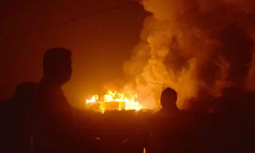 വിശാഖപട്ടണത്തെ ബയോ ഡീസല് ഉല്പാദന കേന്ദ്രത്തില് വന് തീപിടിത്തം വിശാഖപട്ടണത്തെ ബയോ ഡീസല് ഉല്പാദന കേന്ദ്രത്തില് വന് തീപിടിത്തം