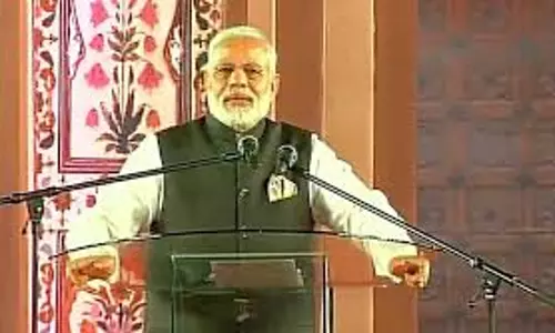 വോട്ടര്‍മാരെ പാട്ടുപാടി പാട്ടിലാക്കാന്‍ കലക്ടറുടെ ഭാര്യ