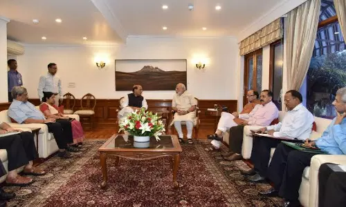 കശ്മീര്‍ താഴ് വരയിലെ സ്ഥിതിഗതികള്‍ പ്രധാനമന്ത്രി വിലയിരുത്തി