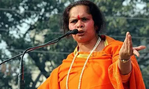 സാകിര് നായികിന്റെ തലവെട്ടുന്നവര്ക്ക് 50 ലക്ഷം രൂപ നല്കുമെന്ന് സ്വാധി പ്രാചി സാകിര് നായികിന്റെ തലവെട്ടുന്നവര്ക്ക് 50 ലക്ഷം രൂപ നല്കുമെന്ന് സ്വാധി പ്രാചി