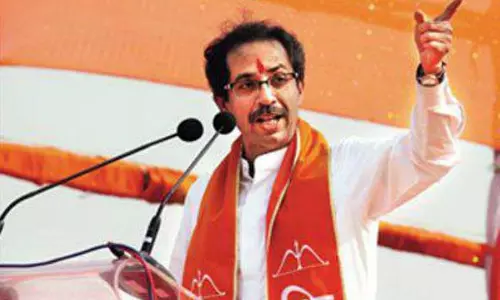 തീയറ്ററില് സിനിമക്ക് മുമ്പ് മോദിയുടെ സിനിമ; വിമര്ശവുമായി ശിവസേന തീയറ്ററില് സിനിമക്ക് മുമ്പ് മോദിയുടെ സിനിമ; വിമര്ശവുമായി ശിവസേന