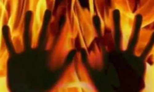 പതിനഞ്ചുകാരിയെ കൂട്ടമാനഭംഗം ചെയ്ത ശേഷം ജീവനോടെ കത്തിച്ചു പതിനഞ്ചുകാരിയെ കൂട്ടമാനഭംഗം ചെയ്ത ശേഷം ജീവനോടെ കത്തിച്ചു