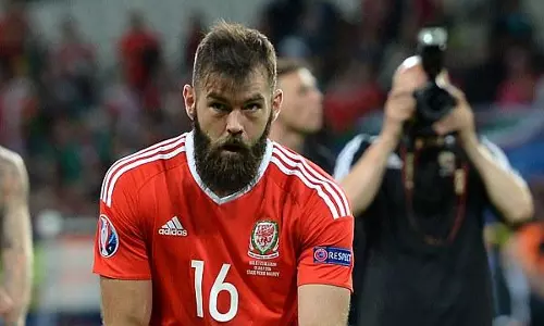 വെയ്ല്‍സ് താരം ജോ ലെഡ്‍ലിയുടെ വിവാഹം മാറ്റിവെച്ചു; കാരണമിതാണ്...