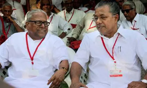 വിഎസിനായി വോട്ട് തേടി പിണറായി വിഎസിനായി വോട്ട് തേടി പിണറായി