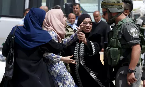 ഇസ്രയേല്‍ സൈന്യം ഫലസ്തീന്‍ യുവതിയെയും സഹോദരനെയും വധിച്ചു