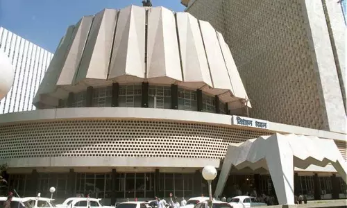 മഹാരാഷ്ട്രയില്‍ 10 പുതുമുഖങ്ങളെ ഉള്‍പ്പെടുത്തി മന്ത്രിസഭ പുനഃസംഘടിപ്പിച്ചു