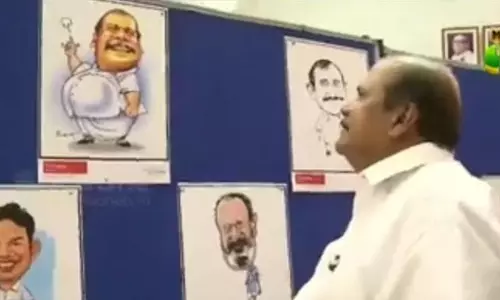 സ്വന്തം കാര്ട്ടൂണിന് മുന്പില് നിറചിരിയോടെ എംഎല്എമാര് സ്വന്തം കാര്ട്ടൂണിന് മുന്പില് നിറചിരിയോടെ എംഎല്എമാര്