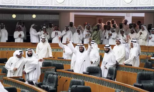 പൊതുമേഖലയിലെ വിദേശി നിയമന നിരോധം കര്‍ശനമാക്കാന്‍ കുവൈത്ത്