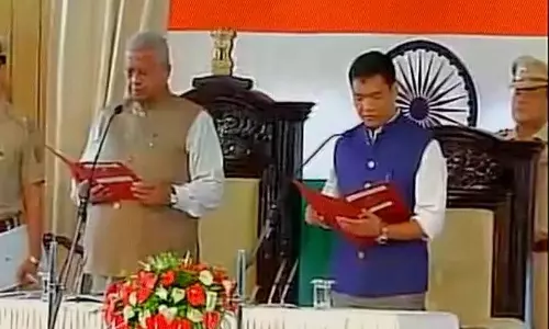 അരുണാചല് പ്രദേശ് മുഖ്യമന്ത്രിയായി പേമ ഖണ്ഡു സത്യപ്രതിജ്ഞ ചെയ്ത് അധികാരമേറ്റു അരുണാചല് പ്രദേശ് മുഖ്യമന്ത്രിയായി പേമ ഖണ്ഡു സത്യപ്രതിജ്ഞ ചെയ്ത് അധികാരമേറ്റു