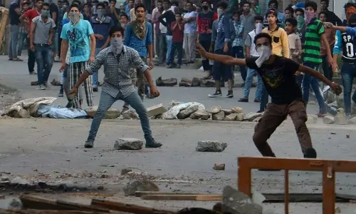 കശ്‍മീര്‍ സംഘര്‍ഷം: മാധ്യമങ്ങളെ നിയന്ത്രിക്കാന്‍ മെഹ്‍ബൂബ മുഫ്തി