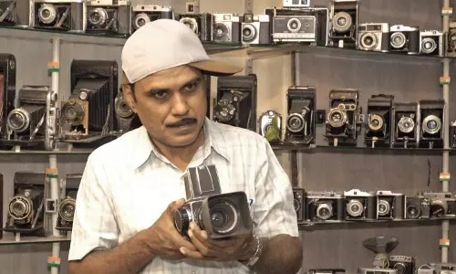 ഒന്നല്ല, ഒരായിരം ക്യാമറകളുടെ കളക്ഷനുമായി ക്യാമറ ശേഖര്‍