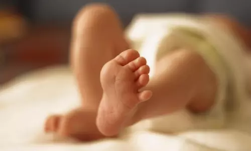 നാലു മാസം പ്രായമായ കുട്ടിയുടെ മരണം; മൃതദേഹം പുറത്തെടുത്ത് പോസ്റ്റ്മോര്ട്ടം ചെയ്തു നാലു മാസം പ്രായമായ കുട്ടിയുടെ മരണം; മൃതദേഹം പുറത്തെടുത്ത് പോസ്റ്റ്മോര്ട്ടം ചെയ്തു