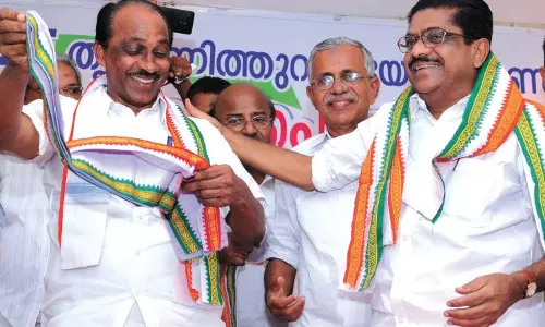 ബാര് കോഴ പരാമര്ശിക്കാതെ കെ ബാബുവിന് വേണ്ടി വിഎം സുധീരന്റെ വോട്ട് അഭ്യര്ത്ഥന ബാര് കോഴ പരാമര്ശിക്കാതെ കെ ബാബുവിന് വേണ്ടി വിഎം സുധീരന്റെ വോട്ട് അഭ്യര്ത്ഥന