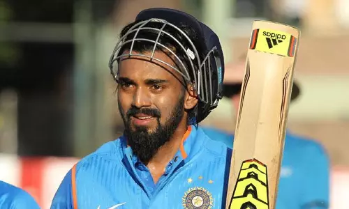 അന്തസായി പെരുമാറണമെന്ന് ബിസിസിഐ; വിവാദചിത്രം ലോകേഷ് രാഹുല് പിന്വലിച്ചു അന്തസായി പെരുമാറണമെന്ന് ബിസിസിഐ; വിവാദചിത്രം ലോകേഷ് രാഹുല് പിന്വലിച്ചു