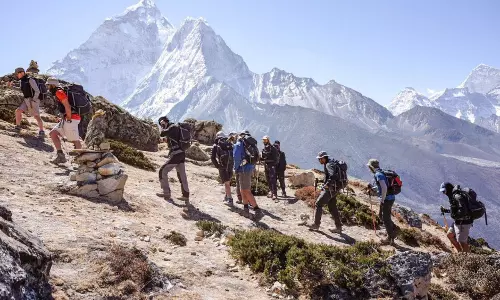 എവറസ്റ്റ് കീഴടക്കാന്‍ യു.എ.ഇ സൈനിക സംഘം