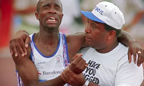 ഒറ്റക്കാലില്‍ റെഡ്മണ്ട് ഓടി, കാണികള്‍ എഴുന്നേറ്റു നിന്നു കയ്യടിച്ചു