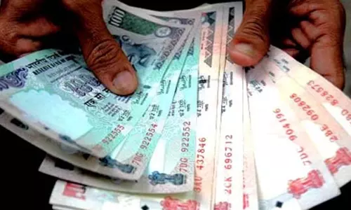 പഴയ കറന്‍സികള്‍ ബാങ്കുകള്‍ സ്വീകരിക്കുന്നില്ല, ഇടപാടുകാര്‍ ദുരിതത്തില്‍