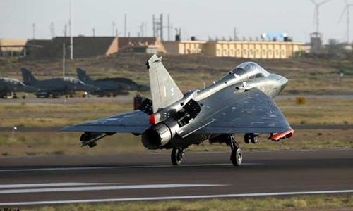 തേജസ് വ്യോമസേനയ്ക്ക് കൈമാറി