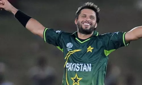 താങ്കളെന്നാണ് കളി മതിയാക്കുക? അഫ്രീദിയെ പരിഹസിച്ച് സോഷ്യല്‍ മീഡിയ