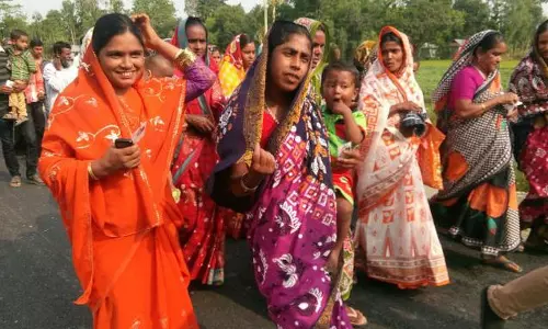 ബംഗാള് നിയമസഭയിലേക്കുള്ള വോട്ടെടുപ്പ് അവസാനിച്ചു ബംഗാള് നിയമസഭയിലേക്കുള്ള വോട്ടെടുപ്പ് അവസാനിച്ചു