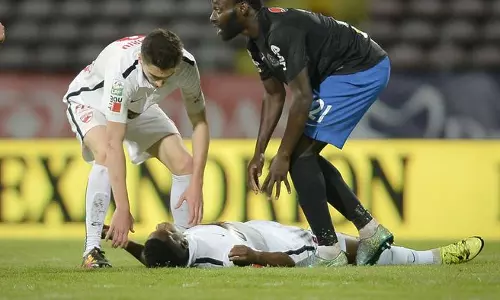 ഫുട്ബോള്‍ താരം കളത്തില്‍ കുഴഞ്ഞു വീണ് മരിച്ചു