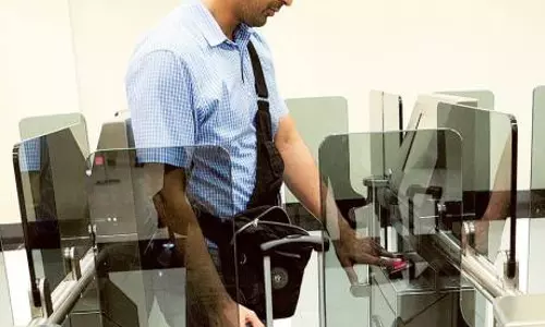 ഇ- ഗേറ്റുകളില് എമിറേറ്റ്സ് ഐഡി കാര്ഡ് ഉപയോഗിക്കാമെന്ന് ദുബൈ ഇ- ഗേറ്റുകളില് എമിറേറ്റ്സ് ഐഡി കാര്ഡ് ഉപയോഗിക്കാമെന്ന് ദുബൈ