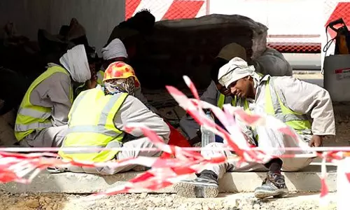 തൊഴിലാളികളുടെ ശമ്പളം 10 ദിവസം വൈകിയാല്‍ സ്ഥാപനത്തിനെതിരെ നടപടിയുണ്ടാകുമെന്ന് യുഎഇ