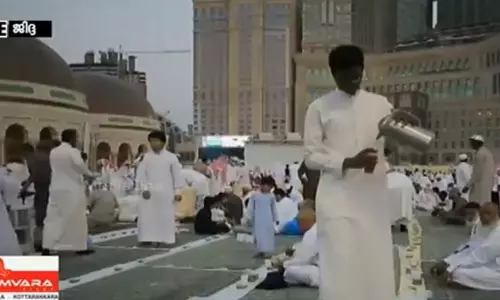 മക്കയിലെ മസ്ജിദുല് ഹറാമില് തിരക്ക് വര്ദ്ധിച്ചു മക്കയിലെ മസ്ജിദുല് ഹറാമില് തിരക്ക് വര്ദ്ധിച്ചു