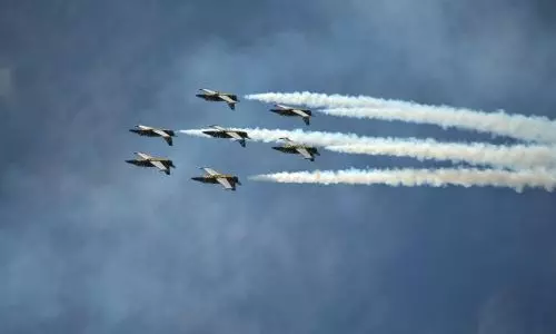 കാണാതായ വ്യോമസേന വിമാനത്തിനായുള്ള തെരച്ചില് തീരപ്രദേശത്തേക്ക് വ്യാപിപ്പിച്ചു കാണാതായ വ്യോമസേന വിമാനത്തിനായുള്ള തെരച്ചില് തീരപ്രദേശത്തേക്ക് വ്യാപിപ്പിച്ചു