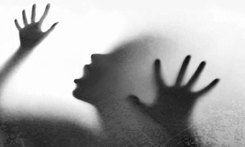 ദലിത് പെണ്കുട്ടിയെ ബലാത്സംഗം ചെയ്തു ആസിഡ് കുടിപ്പിച്ചു; ഒരുമാസം ജീവന് വേണ്ടി പൊരുതി മരണത്തിന് കീഴടങ്ങി ദലിത് പെണ്കുട്ടിയെ ബലാത്സംഗം ചെയ്തു ആസിഡ് കുടിപ്പിച്ചു; ഒരുമാസം ജീവന് വേണ്ടി പൊരുതി മരണത്തിന് കീഴടങ്ങി