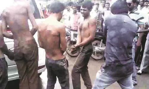 സിംഹം പശുവിനെ കൊന്നതിനും ഗോ സംരക്ഷകരുടെ മര്‍ദനം ദലിത് കുടുംബത്തിന്