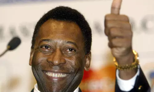 ഒളിമ്പിക് ദീപശിഖ തെളിയിക്കാന്‍ പെലെയ്ക്ക് ക്ഷണം