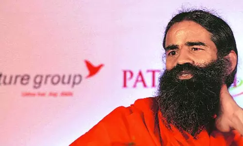 ബാബാ രാംദേവിന്‍റെ പദഞ്ജലി ആയുര്‍വേദയുടെ പരസ്യങ്ങള്‍ ചട്ടങ്ങള്‍ക്ക് വിരുദ്ധം