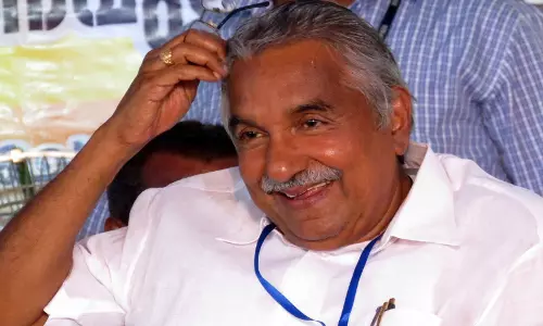 ഇണങ്ങാതെ മാണി; പിണക്കാതിരിക്കാന് ഉമ്മന്ചാണ്ടി ഇണങ്ങാതെ മാണി; പിണക്കാതിരിക്കാന് ഉമ്മന്ചാണ്ടി