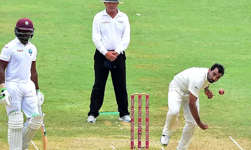 ഇന്ത്യ ഇന്നിങ്സ് ജയത്തിലേക്ക് ഇന്ത്യ ഇന്നിങ്സ് ജയത്തിലേക്ക്