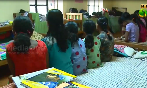 പാലക്കാട് പ്രീമെട്രിക് ഹോസ്റ്റലില്‍ ജാതിവിവേചനം  നടത്തിയ ജീവനക്കാരിയെ സസ്പെന്‍ഡ് ചെയ്തു