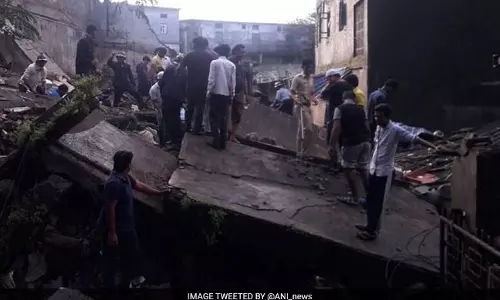 മുംബൈയില്‍ കനത്തമഴ: കെട്ടിടം തകര്‍ന്ന് രണ്ട് മരണം