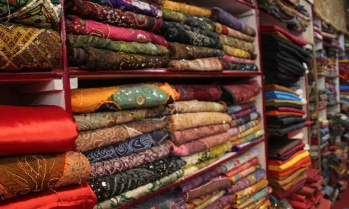 വസ്ത്ര വ്യാപാരസ്ഥാപനങ്ങളില് വിജിലന്സ് പരിശോധന വസ്ത്ര വ്യാപാരസ്ഥാപനങ്ങളില് വിജിലന്സ് പരിശോധന