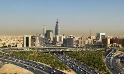 സൌദിയില്‍ വിസ ഫീസ് വര്‍ധന ഫാമിലി വിസിറ്റ് വിസക്കും ബാധകമാണെന്ന് തൊഴില്‍ മന്ത്രാലയം