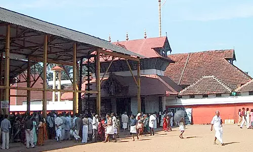 ഗുരുവായൂര്‍ ക്ഷേത്രവികസനത്തിന് 30 കടമുറികള്‍ ഒഴിപ്പിക്കും