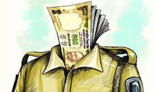 എറണാകുളം ഇന്റലിജന്‍സ് ഡിവൈഎസ്‍പിയുടെ വീട്ടിലും ഓഫീസിലും റെയ്ഡ്