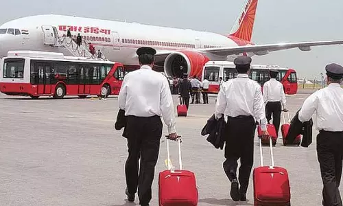 മദ്യപിച്ച് വിമാനം പറത്തിയ പൈലറ്റുമാരെ സസ്പെന്‍ഡ് ചെയ്തു